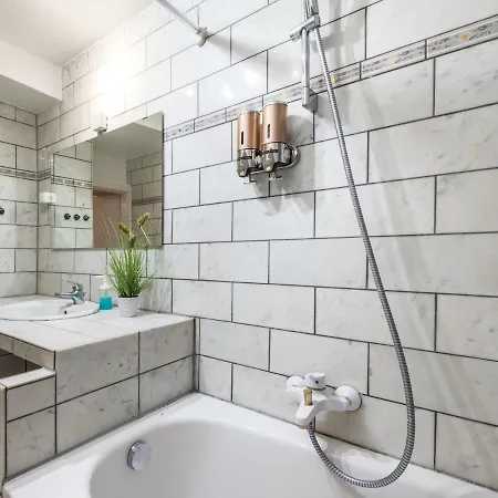 Basement شقة كولونيا